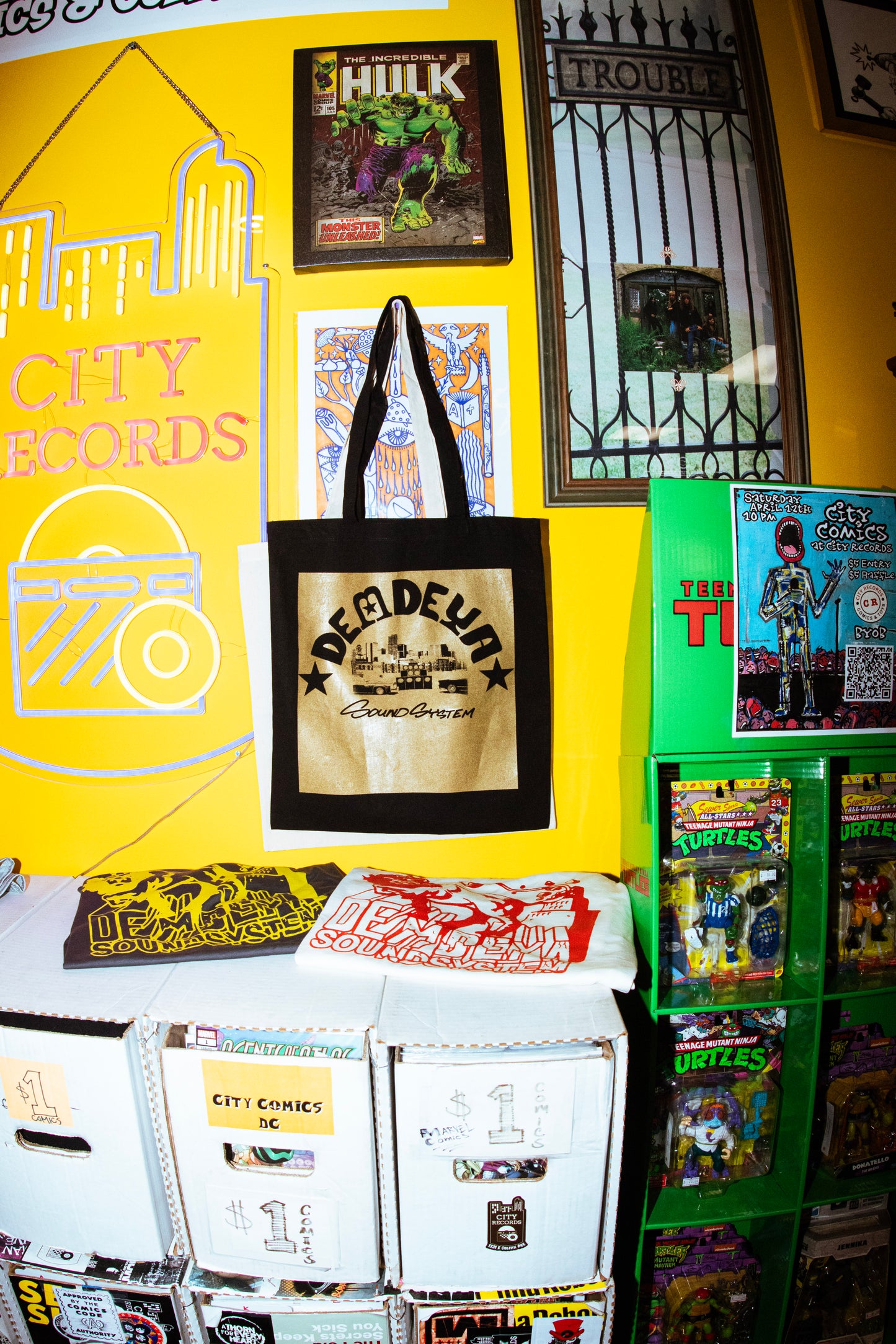 DDSS Summer Tote (Black and Gold)